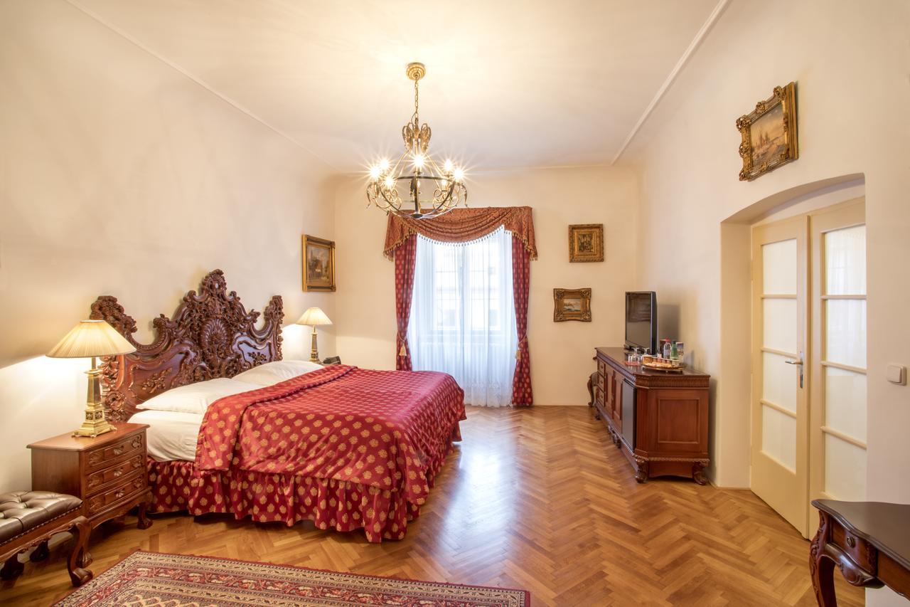By Bhg Prague