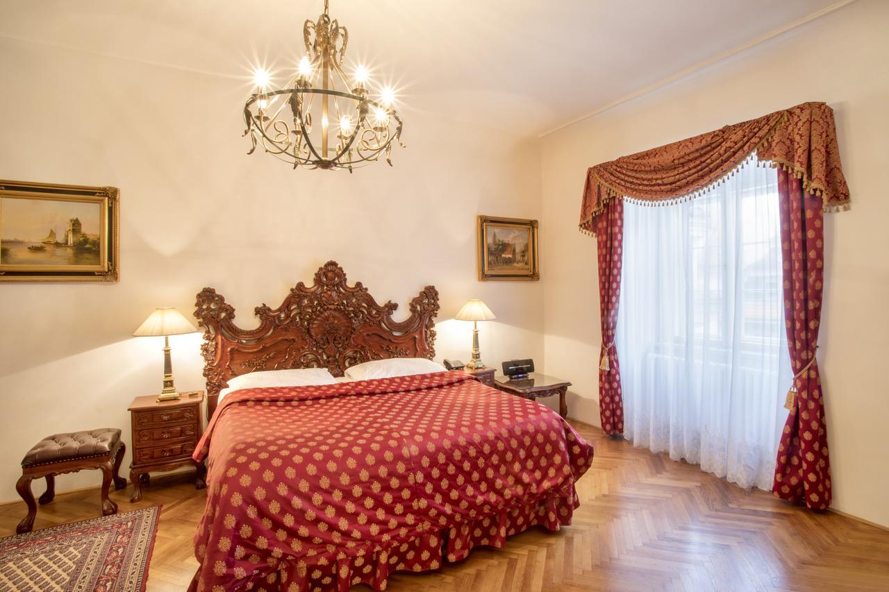 By Bhg Prague
