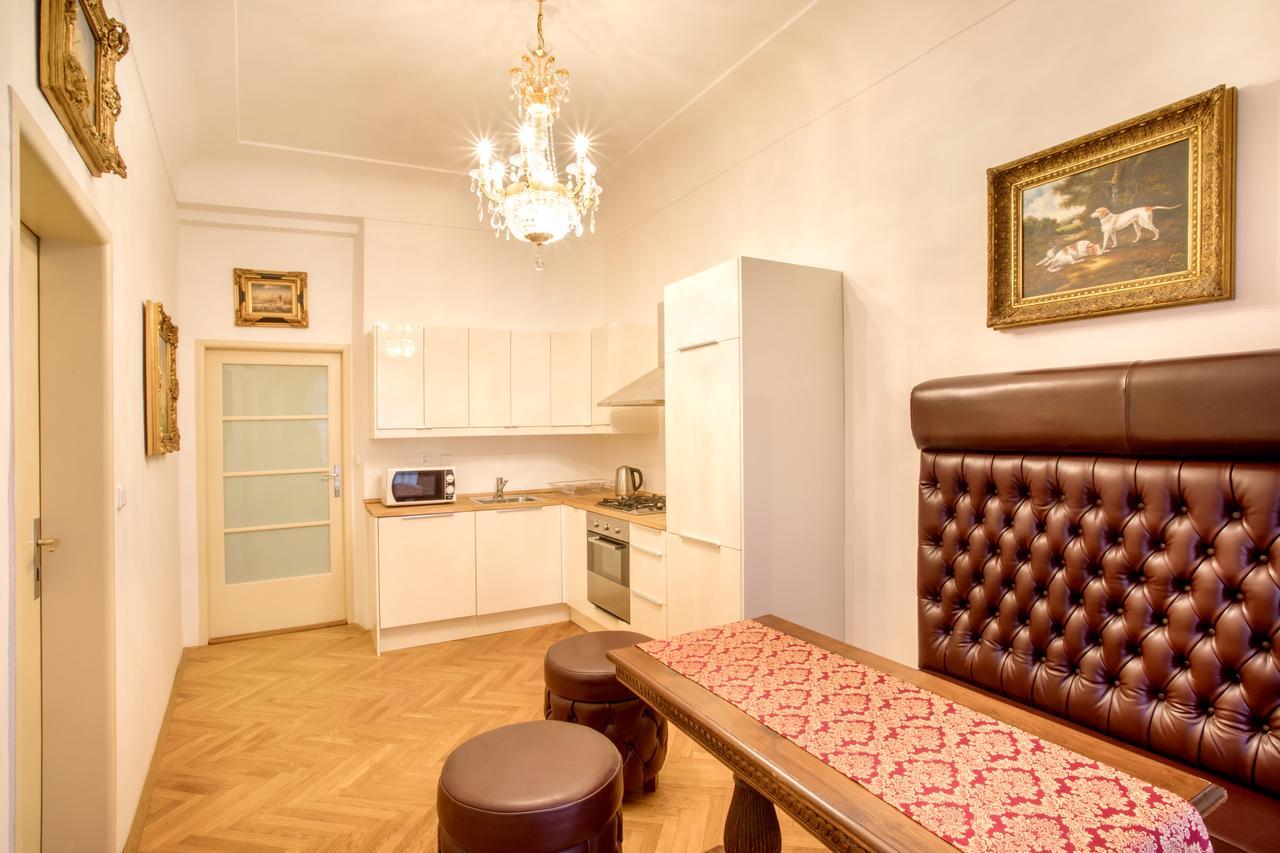 By Bhg Prague