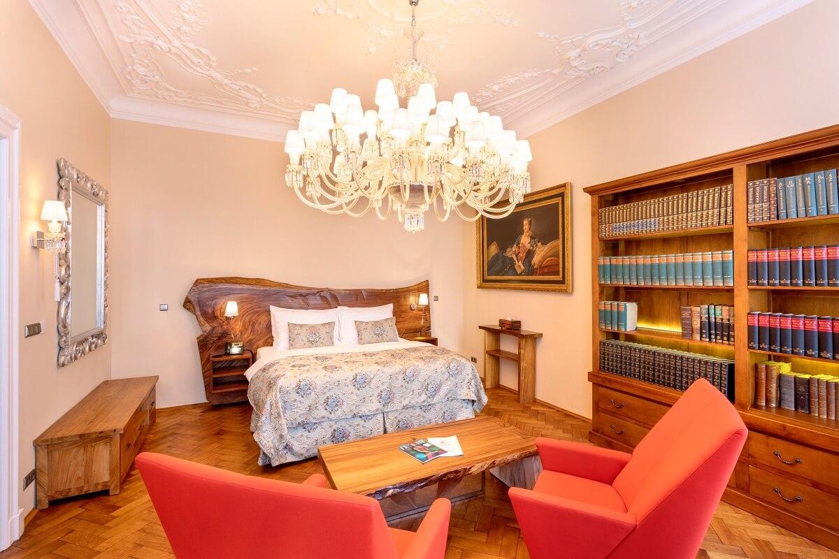By Bhg Hotel 4*
